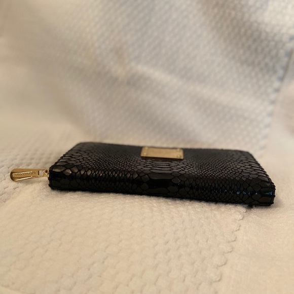 🌺 NEW‼️ MK Python Embossed Leather Wallet 🌺 - Picture 4 of 6